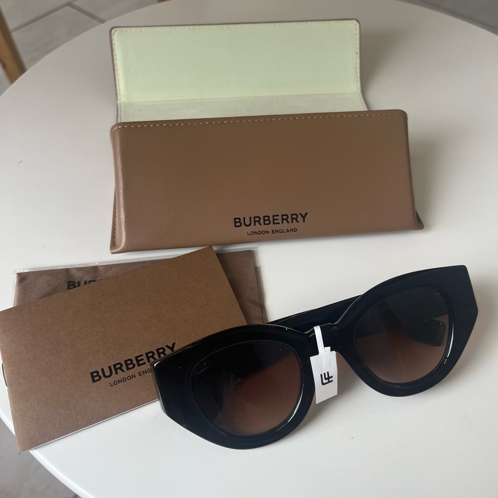 Brand New NWT Burberry BE4390 Meadow Sunglasses Cat Eye (Dark Havana)
